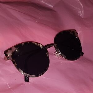 Warby Parker CLEO - Tortoise Shell Sunglasses